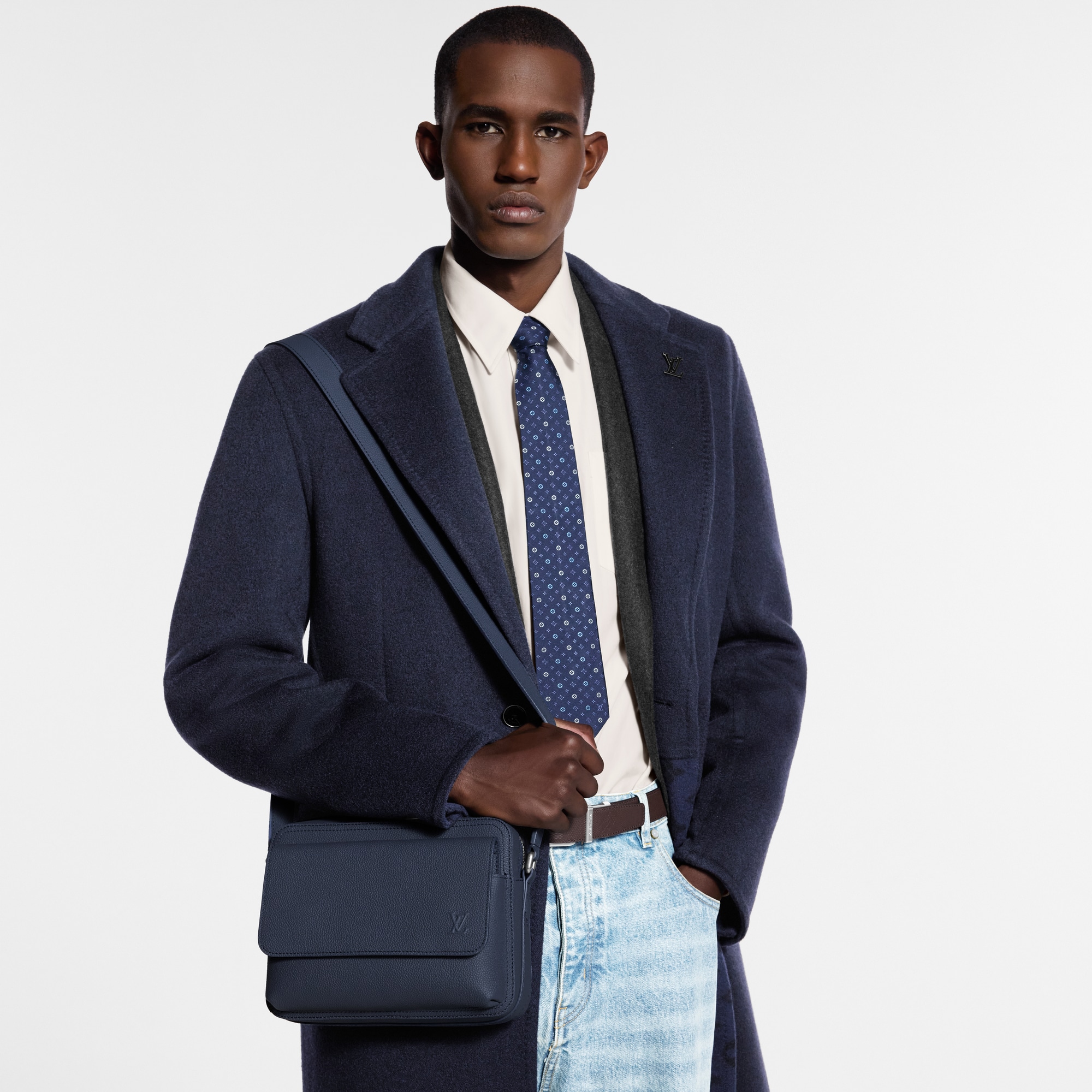 Boarding Messenger LV Aerogram in Bags and Small Leather Goods