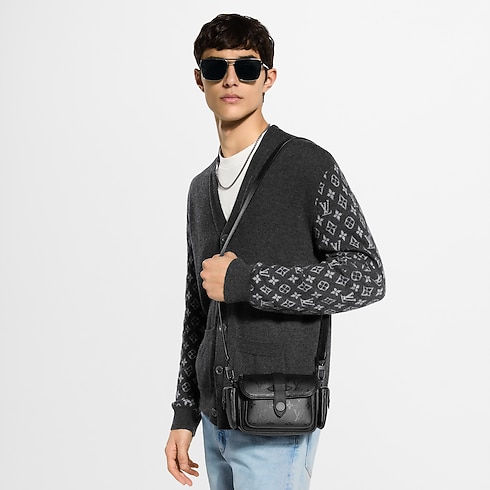Cargo Wearable Wallet worn view