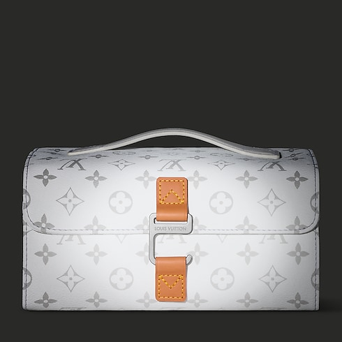 Hanging Toiletry Bag in New's For Men App Early Access: LV Ski collections by Louis Vuitton (Product zoom)