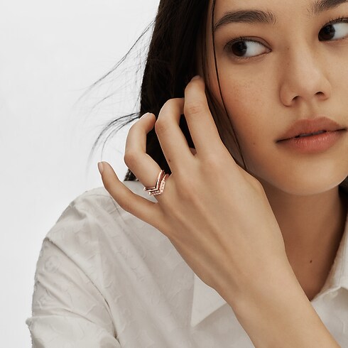 LV Diamonds V Ring, Pink Gold in Jewellery's Categories Wedding Bands collections by Louis Vuitton (Product zoom)