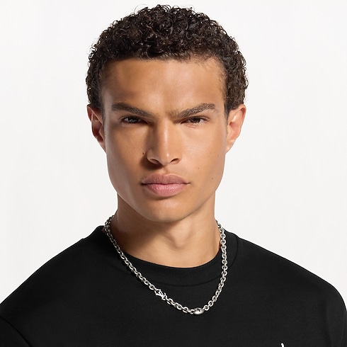 Monogram Flower Necklace . in Men's Fashion Jewellery Necklaces collections by Louis Vuitton (Product zoom)