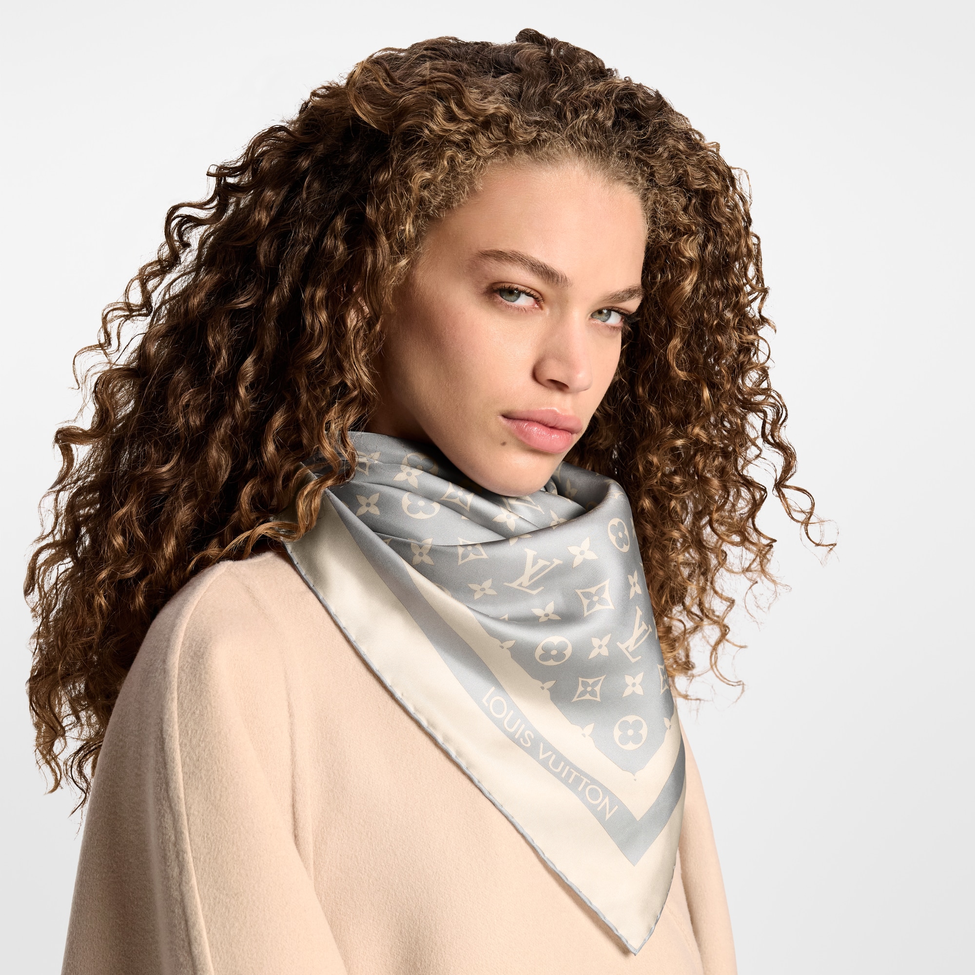 Monogram Silhouette Square 90 . in Women