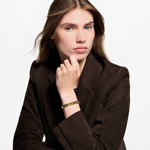 Nanogram Cuff worn view