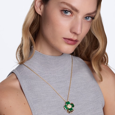 Vivienne Four-Leaf Pendant, Yellow Gold, Malachite, Wood, Lacquer and Diamonds cropped view