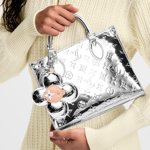 Vivienne Head Mng Mirror Key Holder . in Women's Accessories Key Holders and Bag Charms collections by Louis Vuitton (Product zoom)